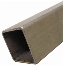 Rustfri uslebne firkantrør under 1 meter.